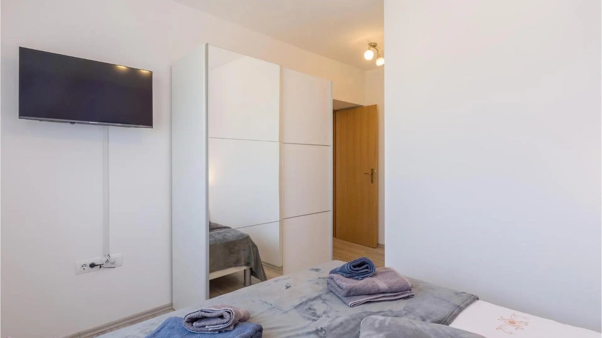 2 Bedroom Beautiful Home In Marčana
