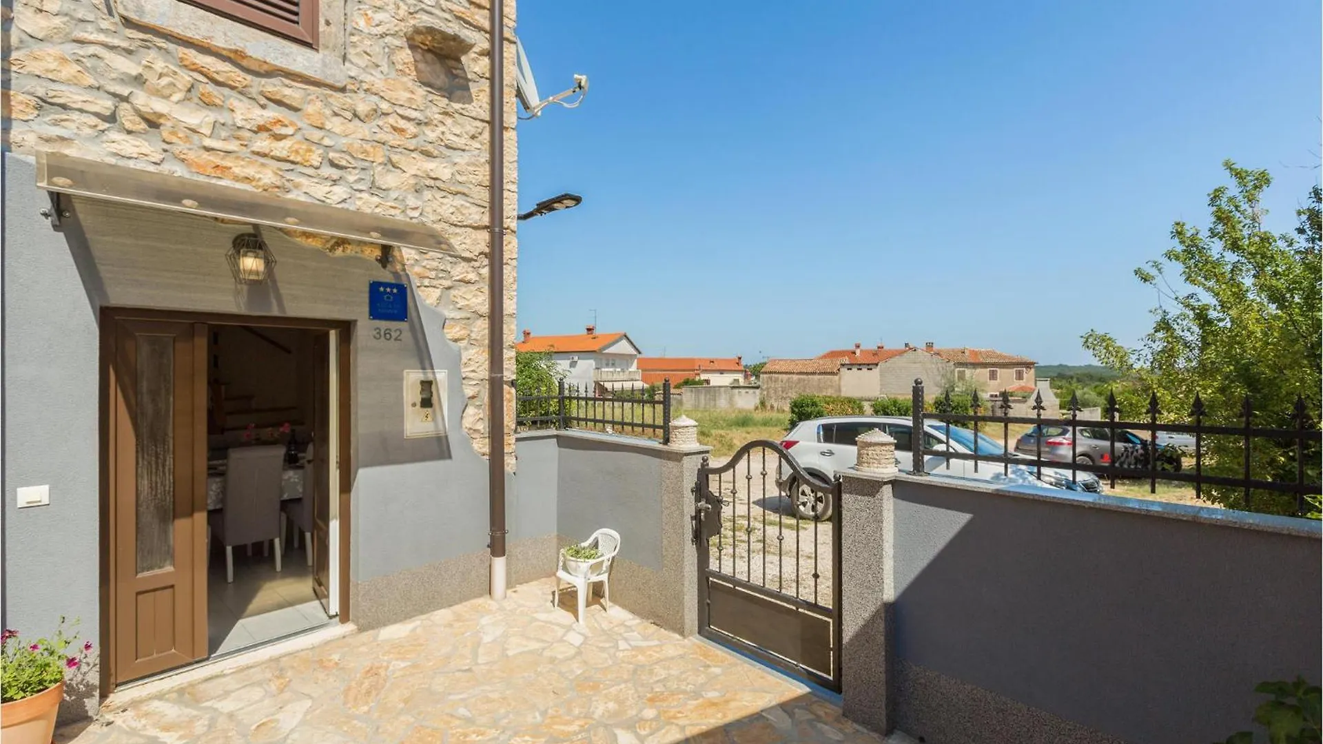 2 Bedroom Beautiful Home In Marčana 0*,