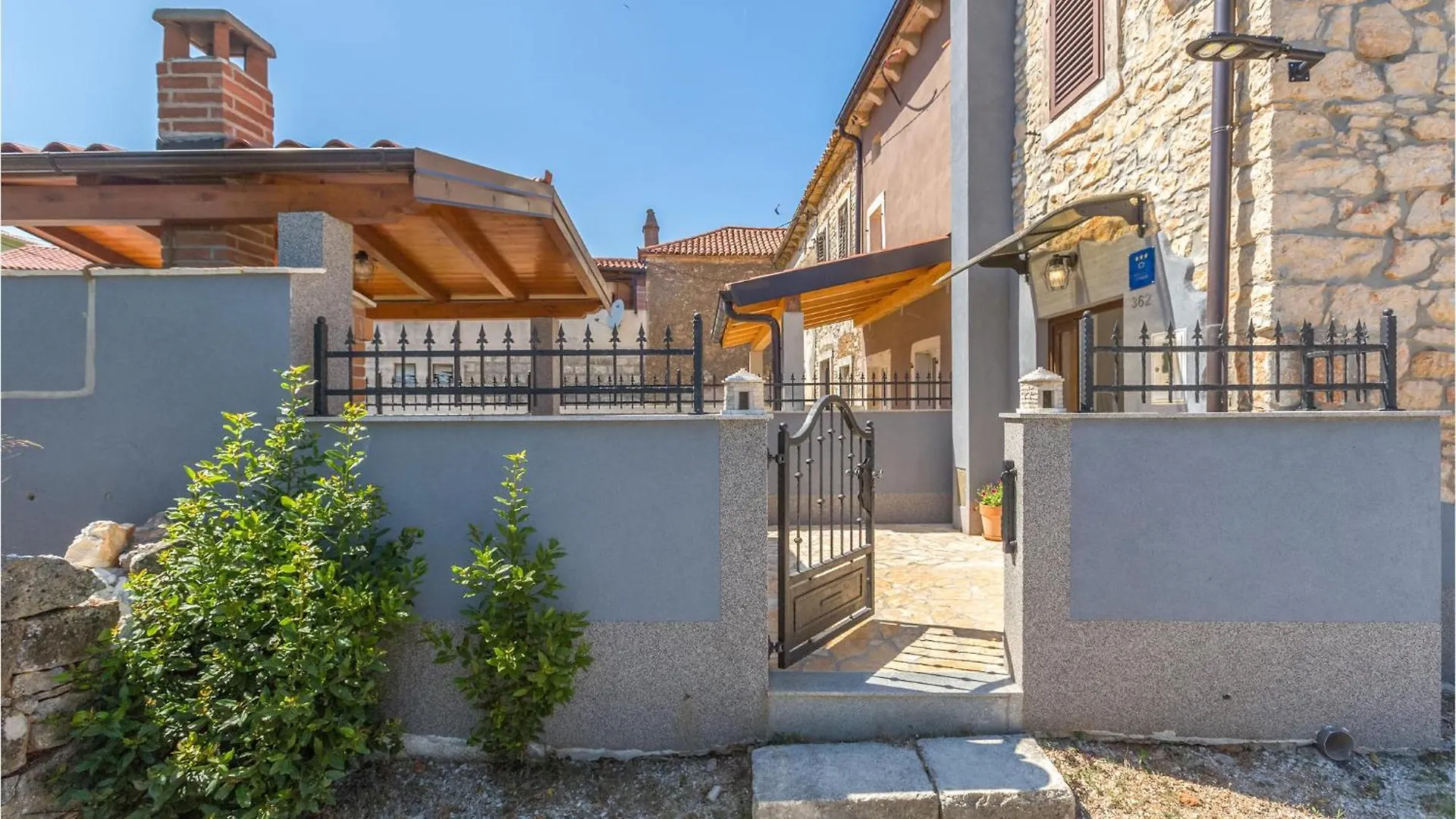 2 Bedroom Beautiful Home In Marčana